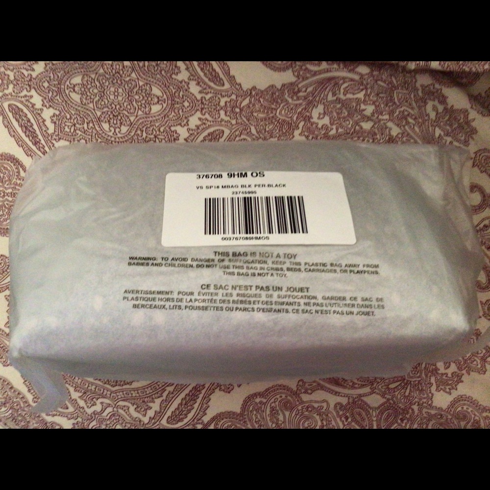 NWT Victoria's Secret Petal Edge Beauty Bag - Picture 3 of 3